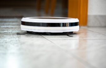 Top 10 Robot Vacuums for Pet Hair in 2025