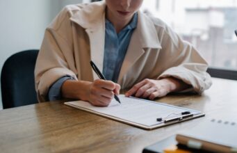 Resume.io vs Zety vs Novoresume: Full Review for 2025 Job Seekers